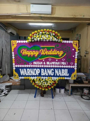 Papan Bunga di Stasiun Gambir